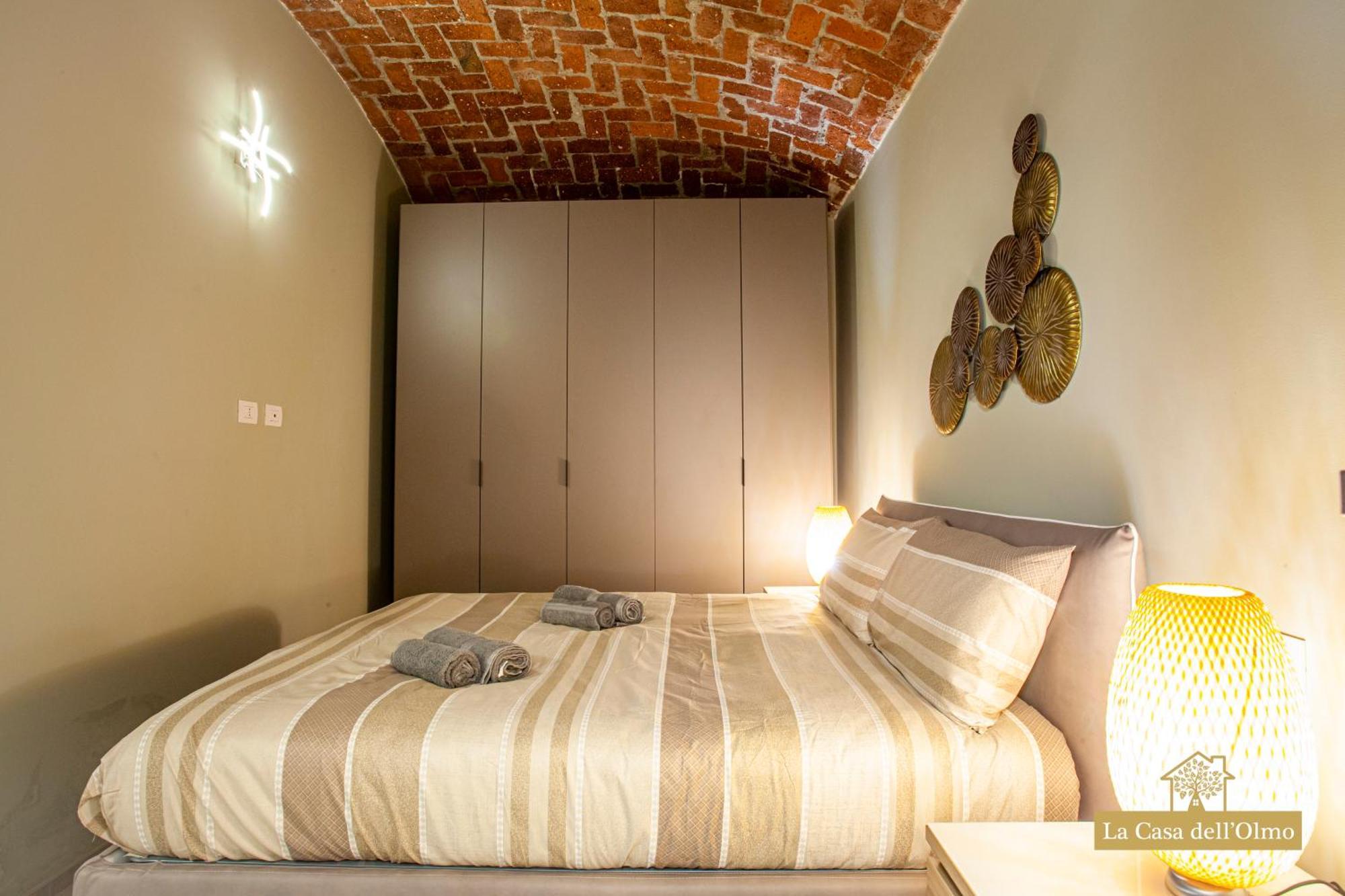 La Casa Dell'Olmo - Suite Apartment Кунео Экстерьер фото
